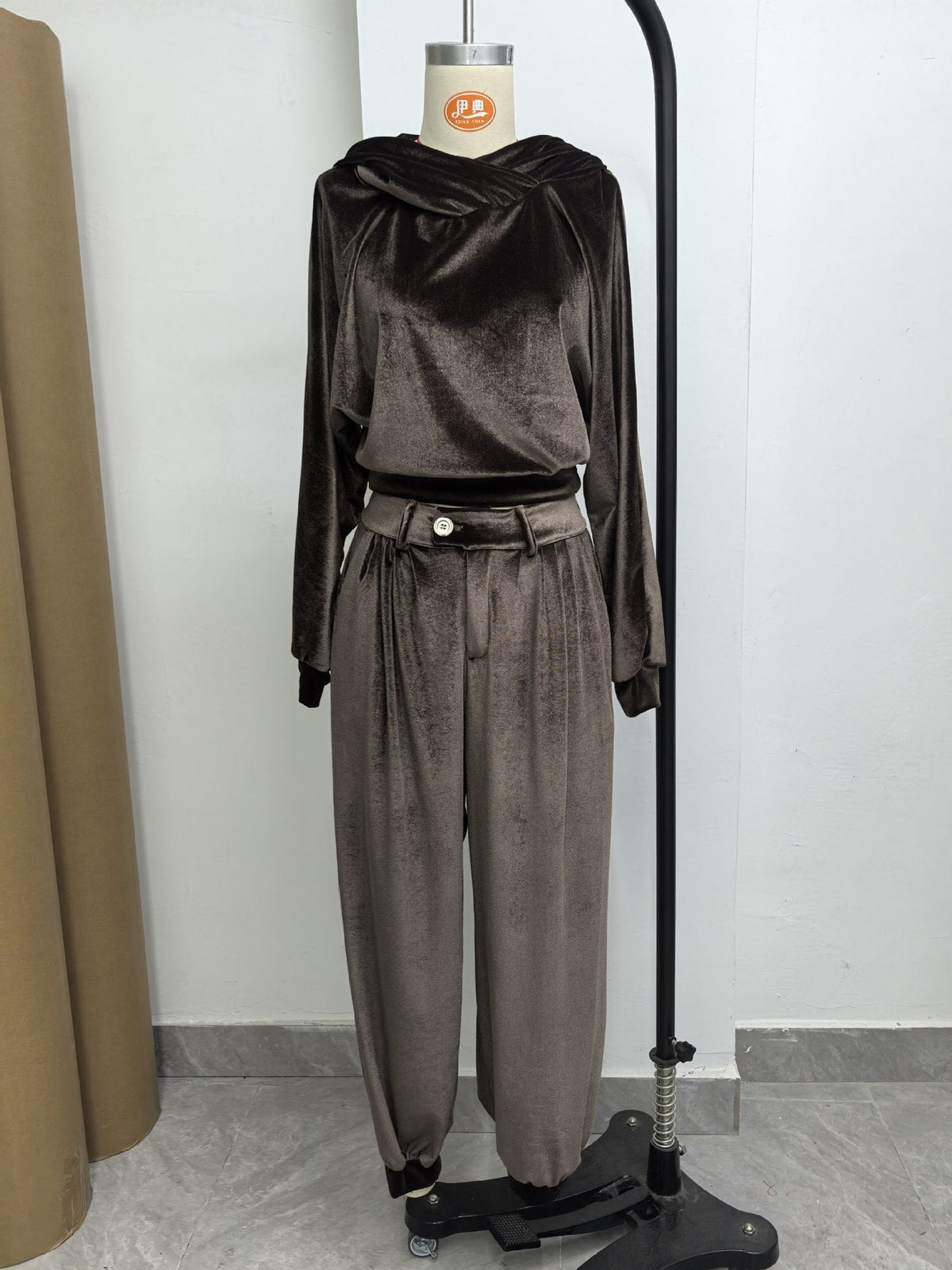 Vintage brown velvet hoodie and loose-fitting trousers set(Includes belt)